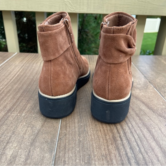 Clarks Sharon Salon Women Wedge Heel Ankle Booties Dark Tan Suede 7M - Picture 2 of 9